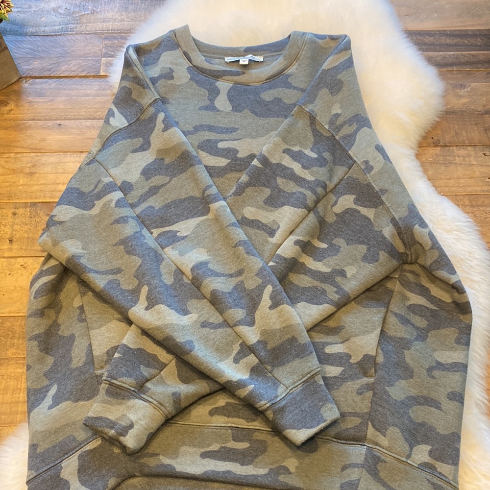 Express One Eleven Women's Faded Camo Crew Neck Front Pocket Sweatshirt - Picture 4 of 9
